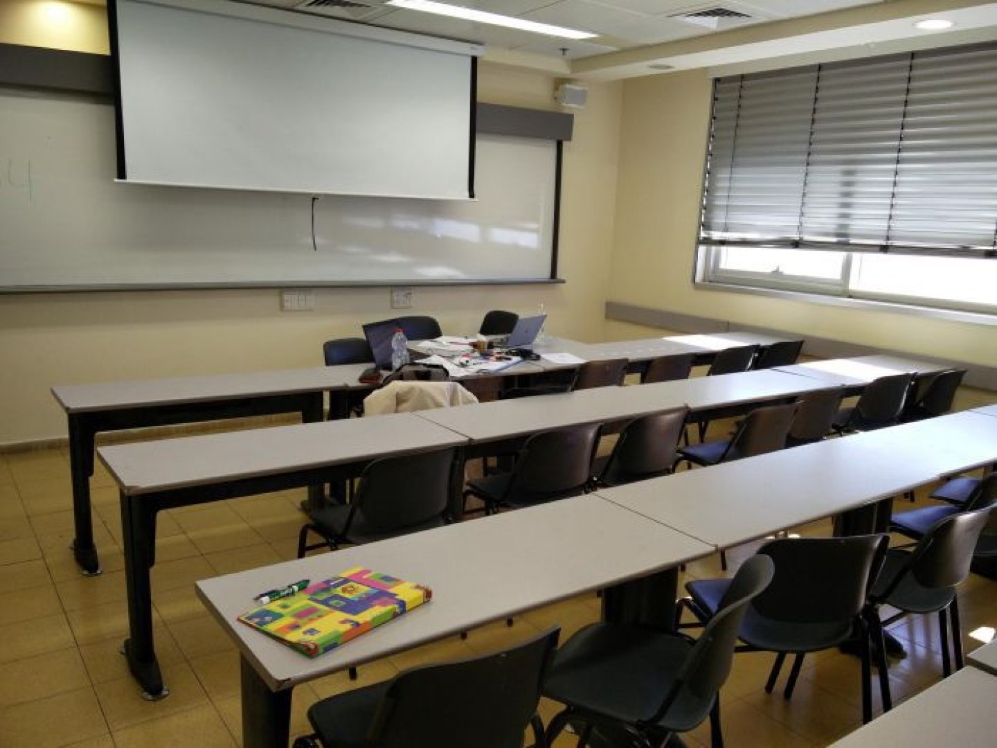 אוניברסיטת חיפה - הפקולטה לחינוך ומדעים - חדר 464 - תמונה 3