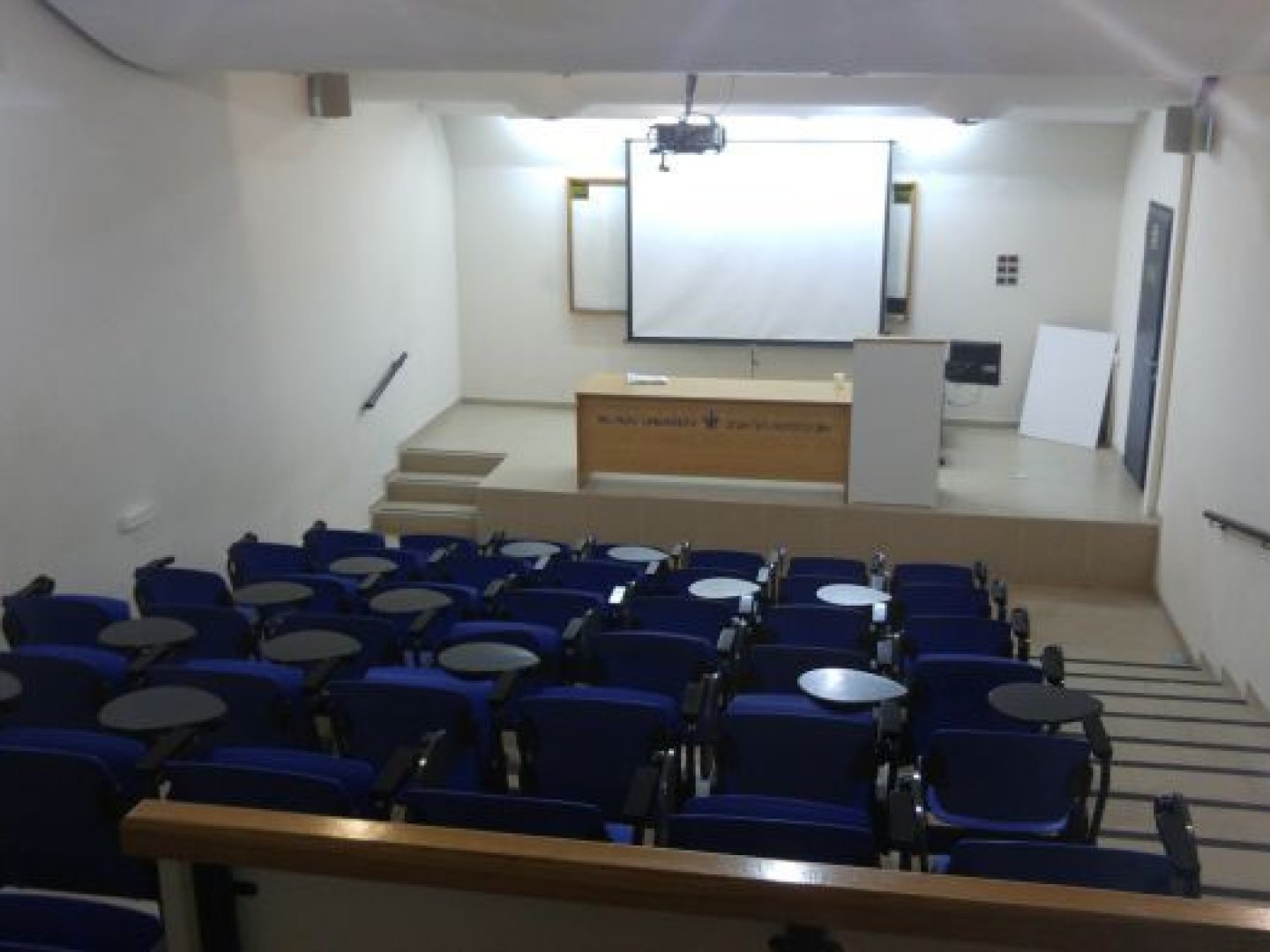 אוניברסיטת תל-אביב - רוזנברג - מדעי היהדות - חדר אולם 2 - תמונה 3