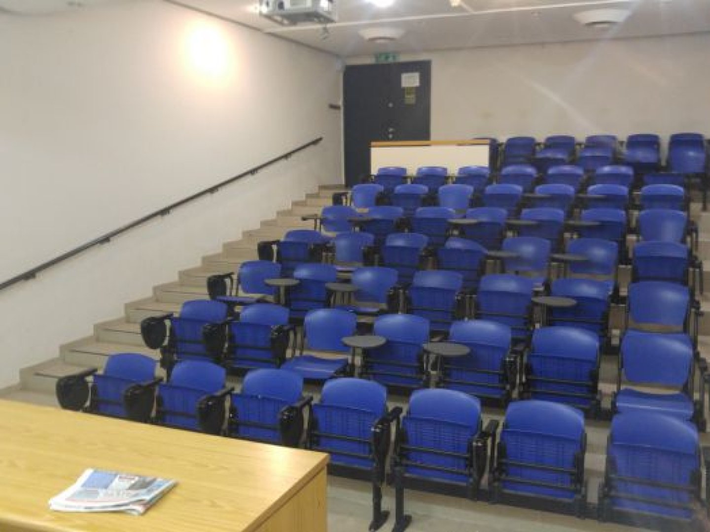 אוניברסיטת תל-אביב - רוזנברג - מדעי היהדות - חדר אולם 2 - תמונה 2
