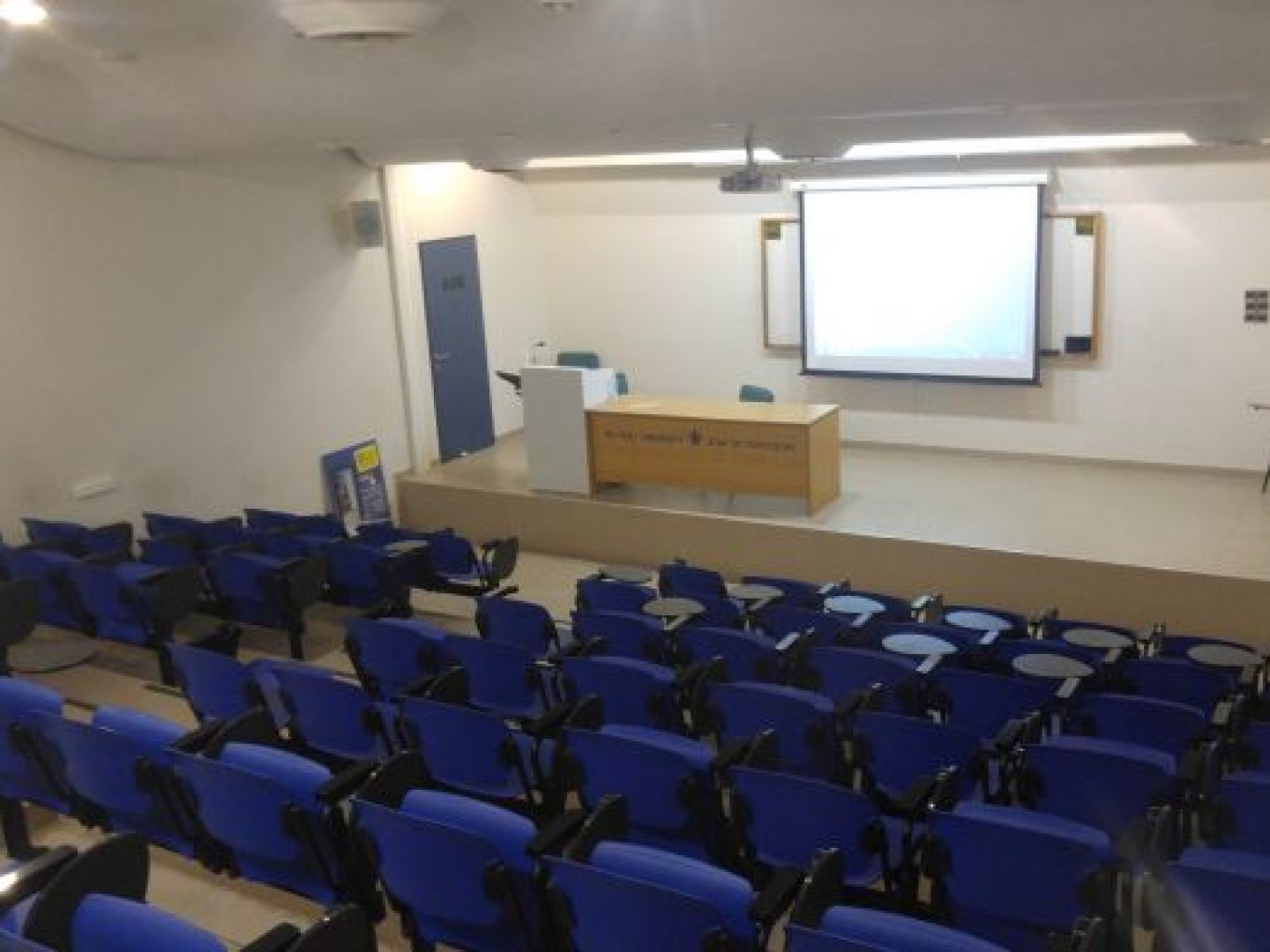 אוניברסיטת תל-אביב - רוזנברג - מדעי היהדות - חדר אולם 1 - תמונה 1