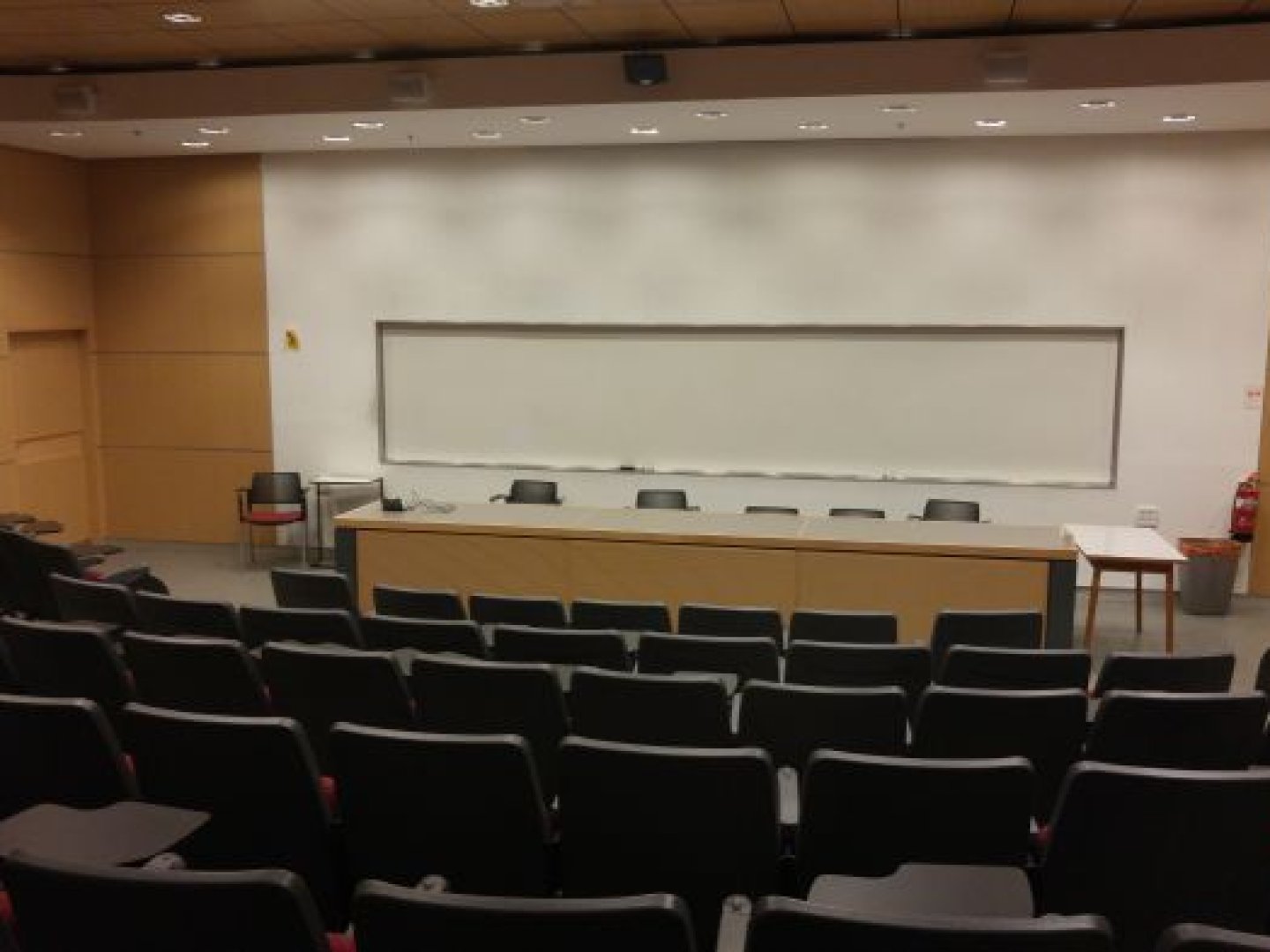 אוניברסיטת תל-אביב - שנקר - פיזיקה - חדר אולם מלמד - תמונה 3