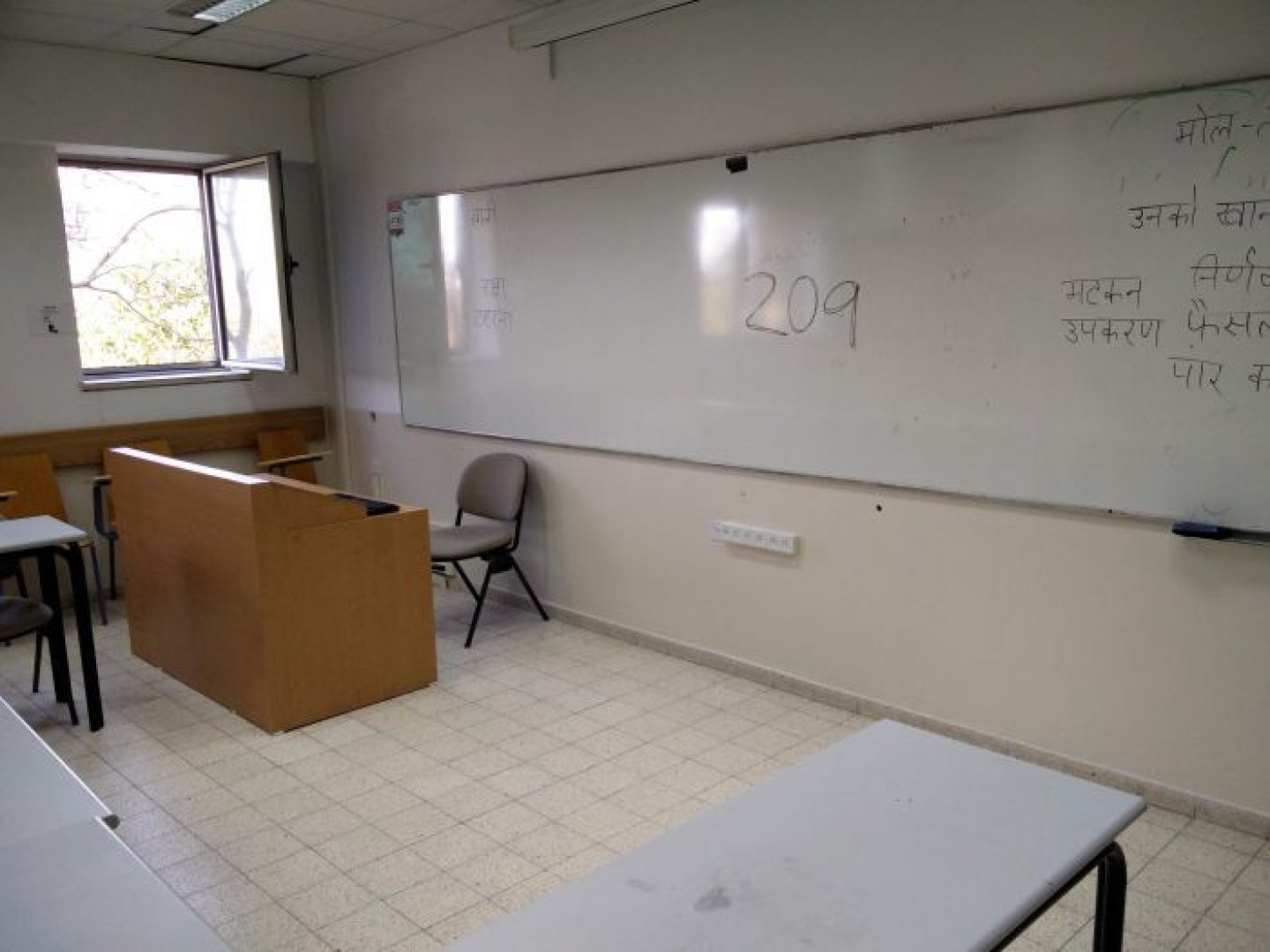 אוניברסיטת תל-אביב - דן דוד - חדר 209 - תמונה 3