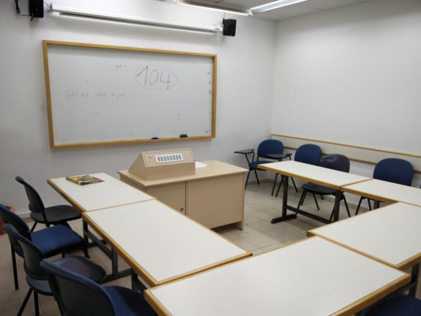 אוניברסיטת תל-אביב - ווב - שפות - חדר 104 - תמונה 3