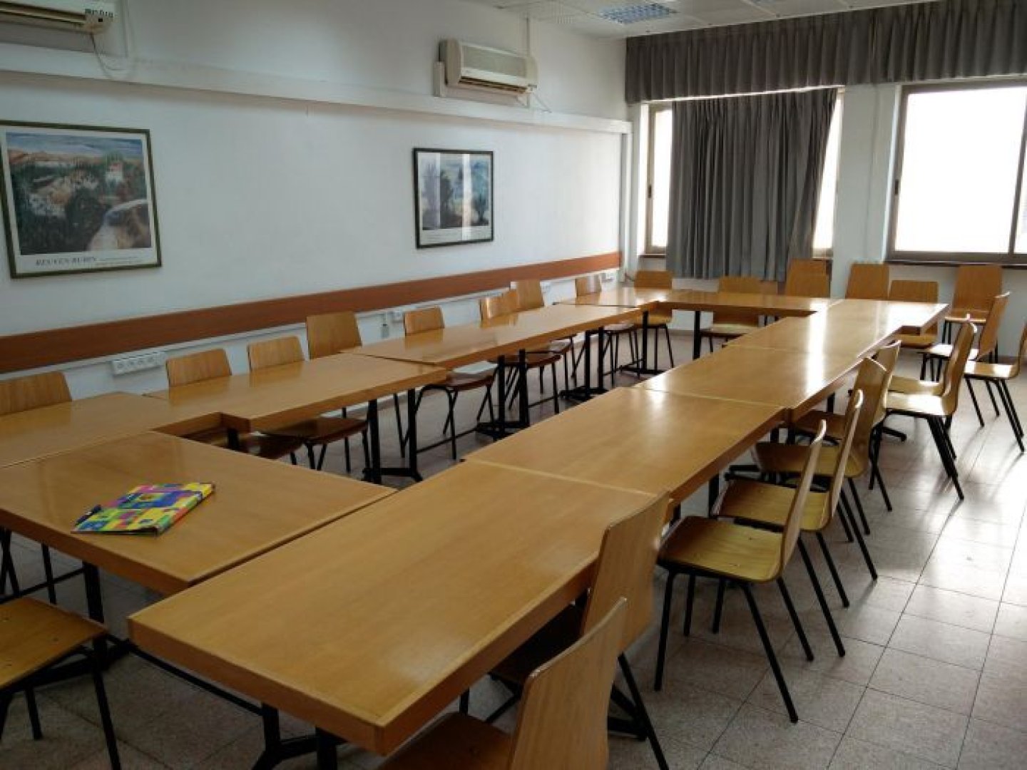 אוניברסיטת תל-אביב - טרובוביץ - משפטים - חדר 202 - תמונה 2