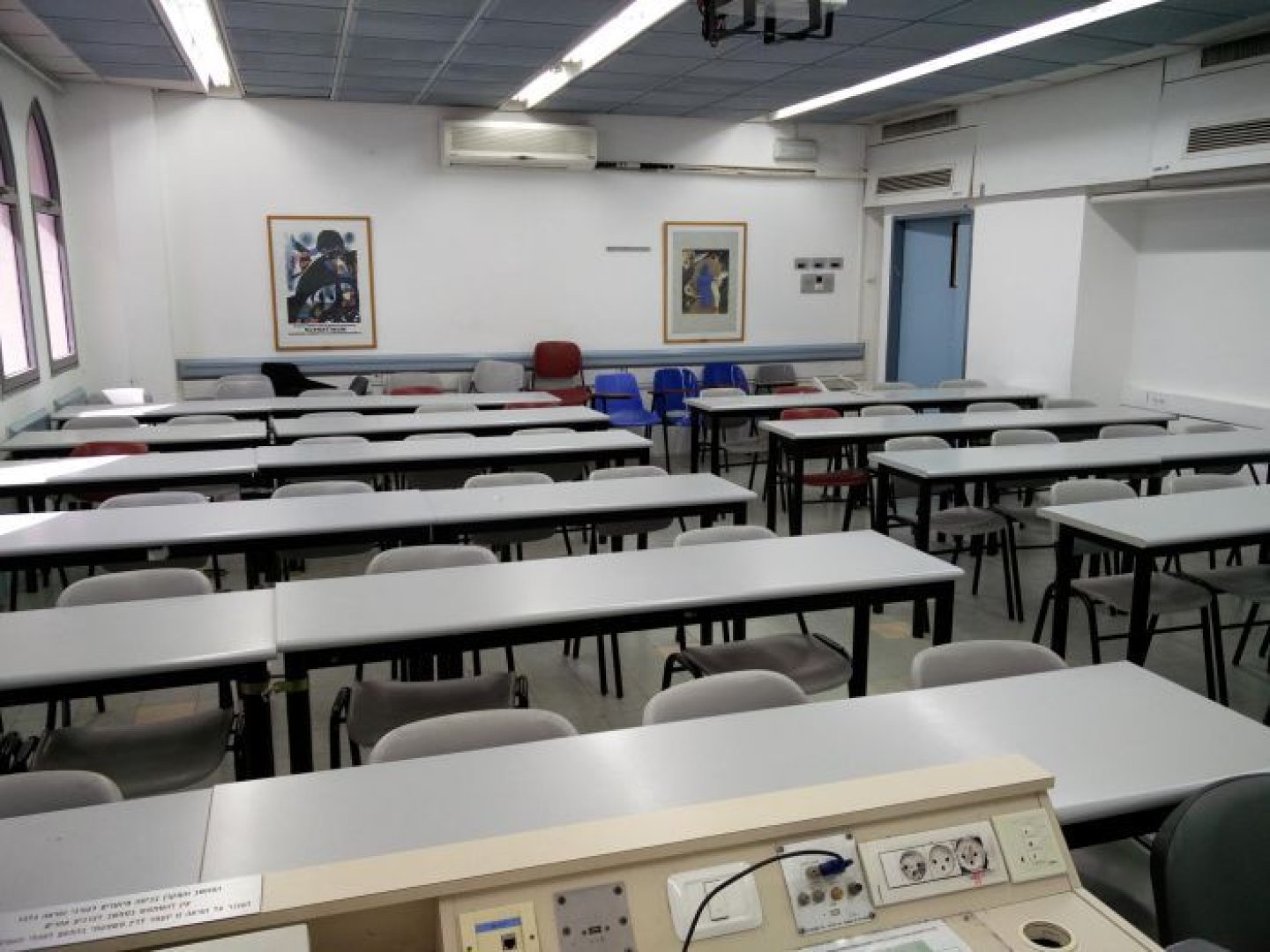 אוניברסיטת תל-אביב - כיתות חשמל - חדר 205 - תמונה 2