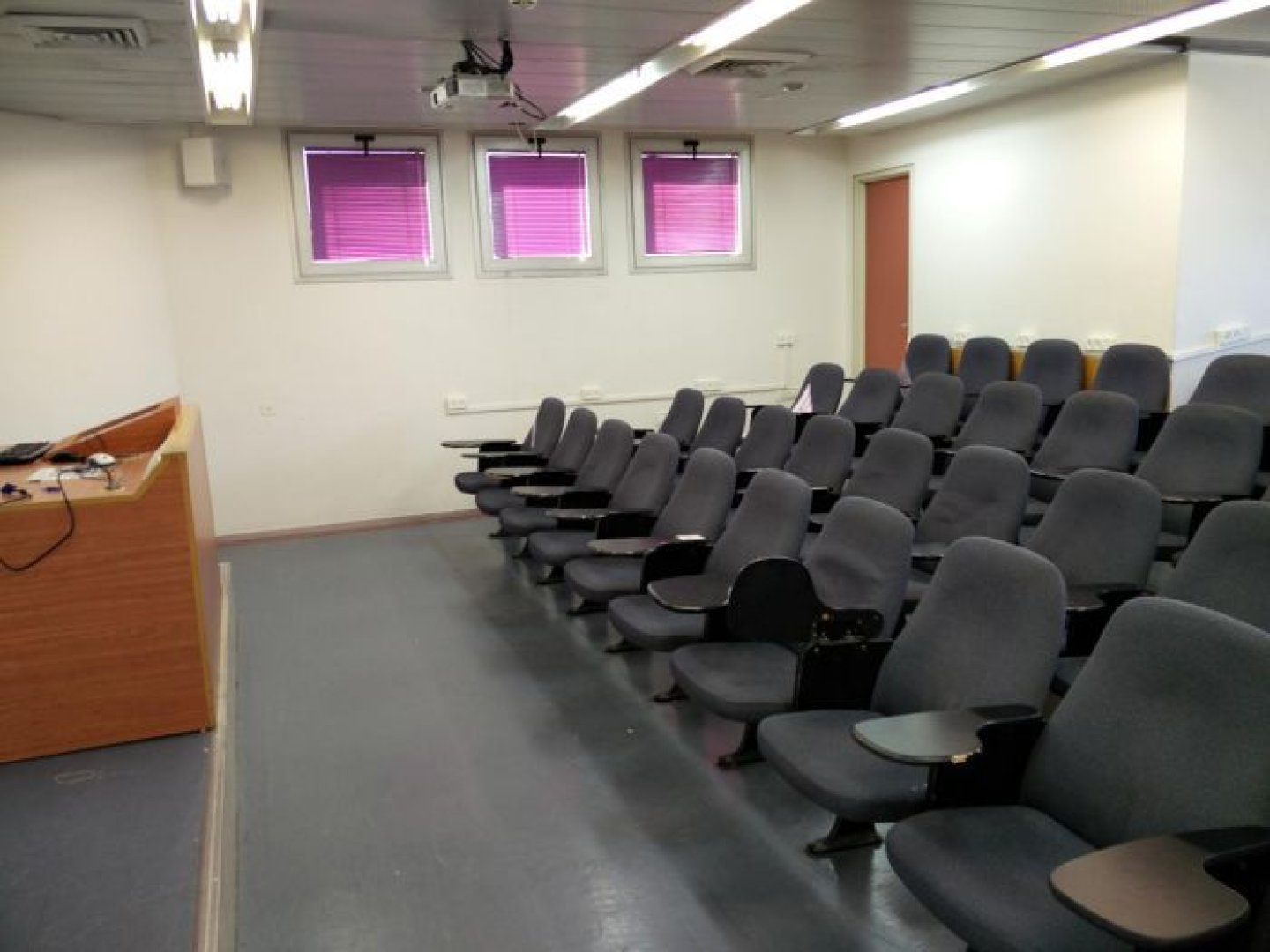 אוניברסיטת תל-אביב - רקאנטי - מנהל עסקים - חדר 404 - תמונה 3