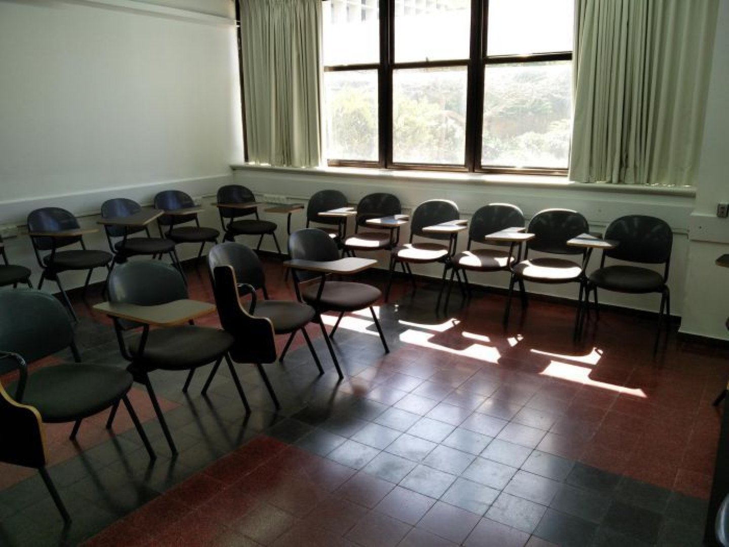אוניברסיטת תל-אביב - שאפל - עבודה סוציאלית - חדר 17 - תמונה 4