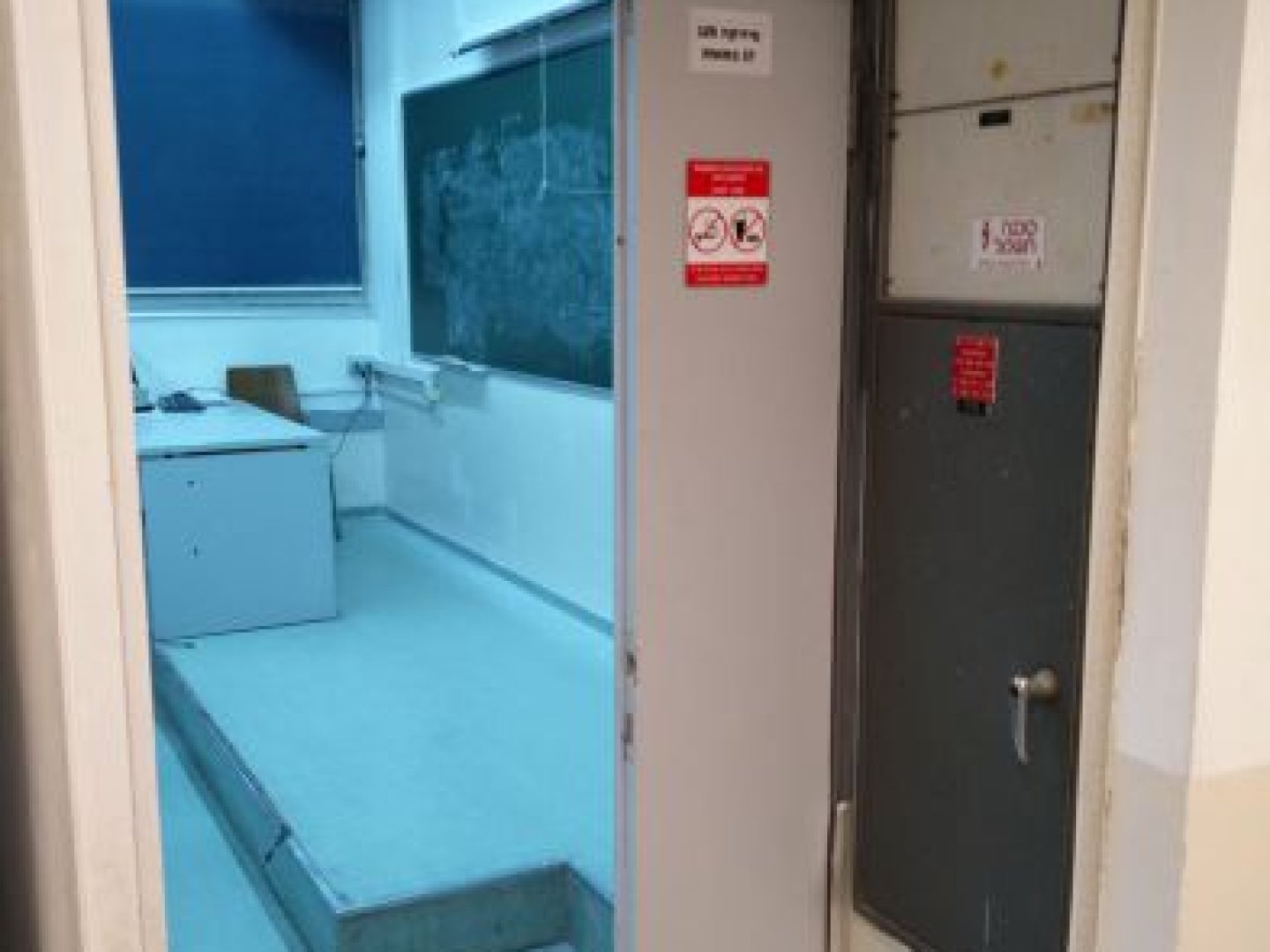אוניברסיטת תל-אביב - שנקר - פיזיקה - חדר 105 - תמונה 1
