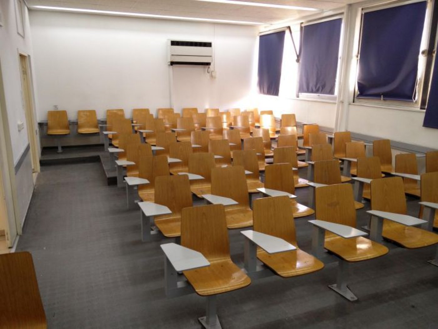 אוניברסיטת תל-אביב - שנקר - פיזיקה - חדר 222 - תמונה 2